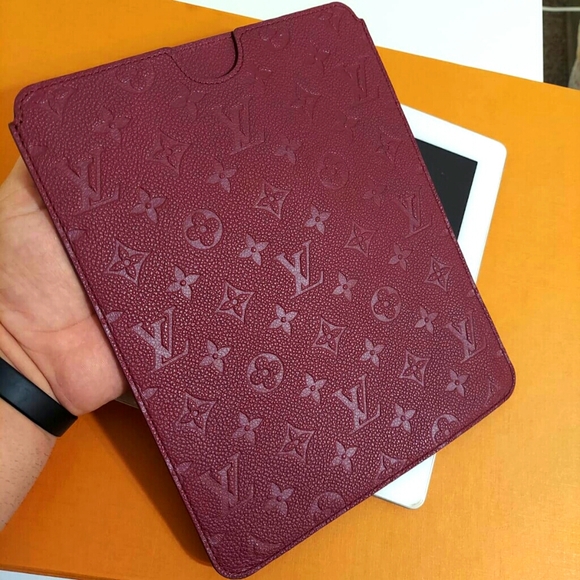 LOUIS VUITTON
Empreinte iPad Softcase Infini - Picture 3 of 10